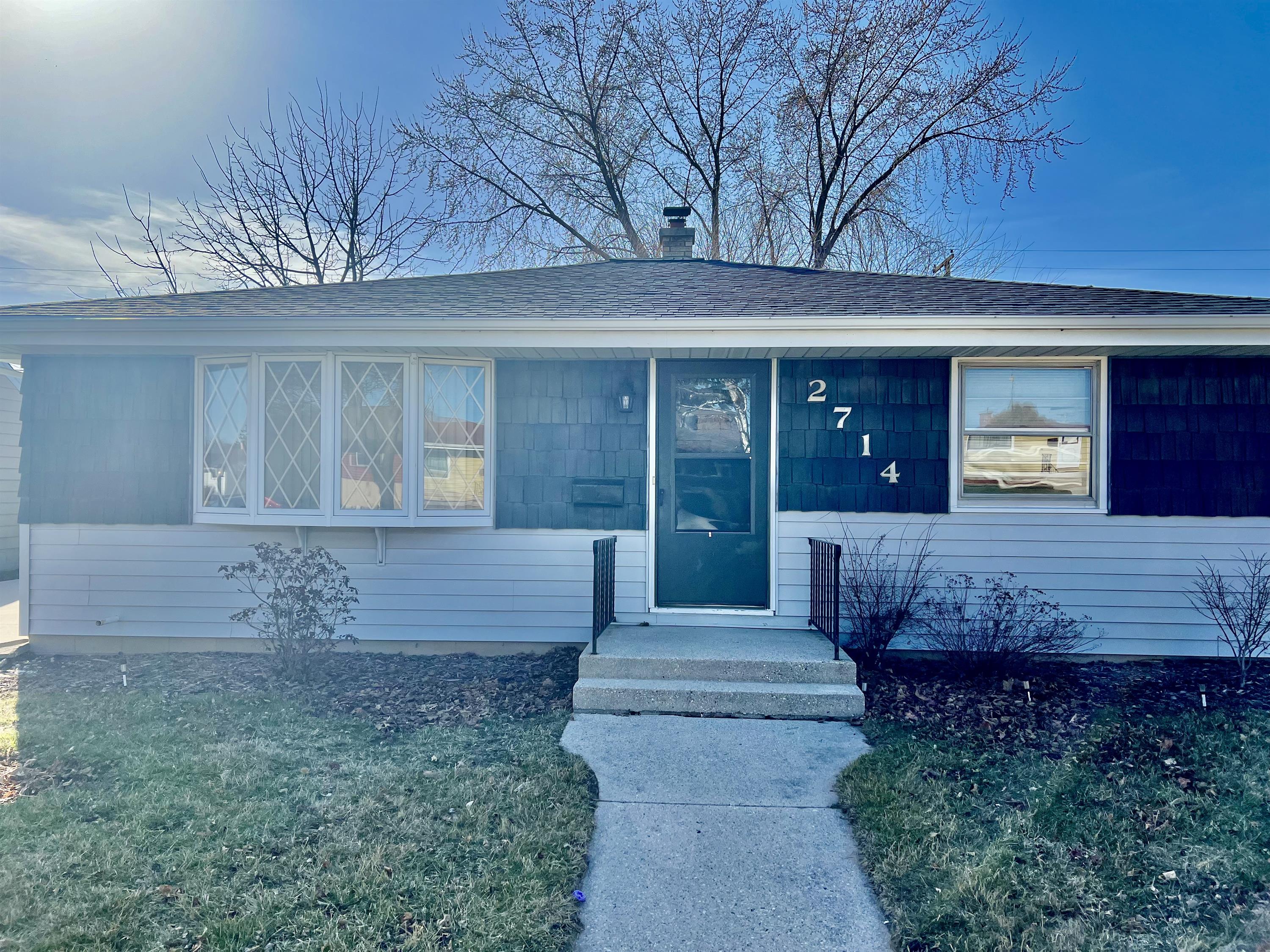 2714 S 11th Pl.